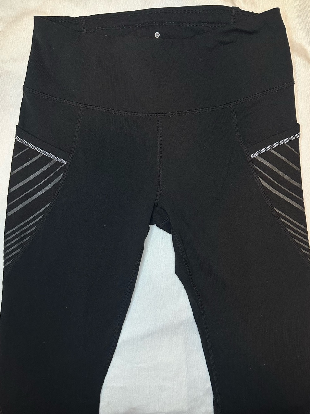 Athleta Shimmer Stripe Relay 2.0 Tight Leggings Black Mesh Pockets 24” Small